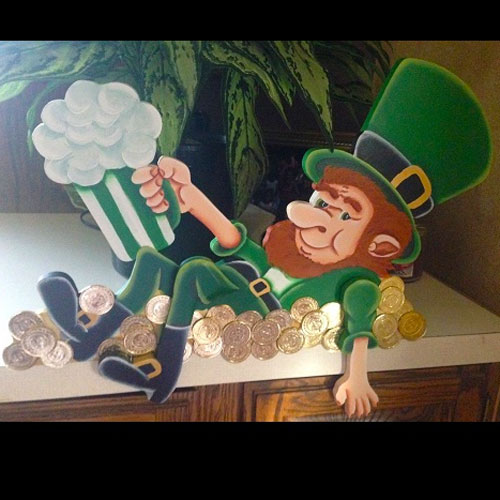 3D Sign of Leprechaun Celebrating - Events & Themes - Leprechaun decorations for bar or saloon